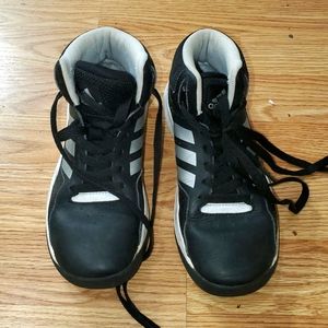 Boys Adidas Cloud form shoes